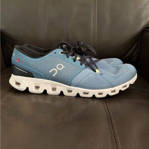 On Running Men's Cloudtec Runners in Light Blue and White